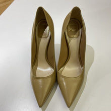 Load image into Gallery viewer, Christian Dior Pumps 39