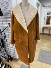 Load image into Gallery viewer, Hide society shearling coat M