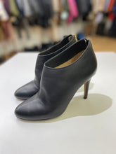 Load image into Gallery viewer, Jimmy Choo shooties 37