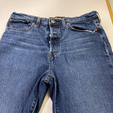 Load image into Gallery viewer, Levis wedgie straight 31
