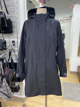 Load image into Gallery viewer, Lululemon light coat 10