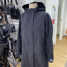 Load image into Gallery viewer, Lululemon light coat 10