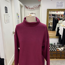 Load image into Gallery viewer, Lululemon Dress 8