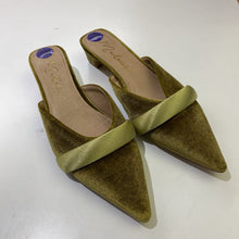 Load image into Gallery viewer, Matisse Velour slides 8.5