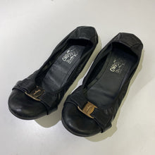 Load image into Gallery viewer, Salvatore Ferragamo ballet flats 39
