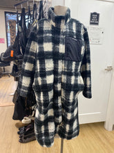 Load image into Gallery viewer, Columbia teddy coat M