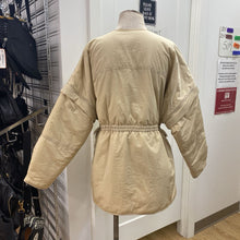 Load image into Gallery viewer, Lululemon zip out sleeves quilted coat M