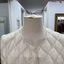 Load image into Gallery viewer, Uniqlo thin puffy vest L