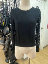 Load image into Gallery viewer, icone lace sleeve top M