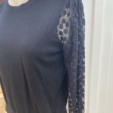 Load image into Gallery viewer, icone lace sleeve top M