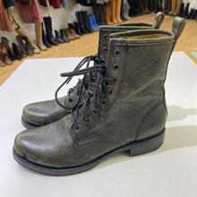 Load image into Gallery viewer, Frye vintage look boots 8