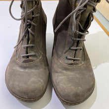 Load image into Gallery viewer, Frye vintage look boots 8