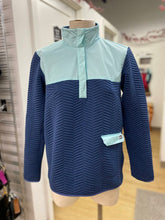 Load image into Gallery viewer, Helly Hansen Pull Over sweater M