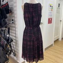 Load image into Gallery viewer, Banana Republic pleated dress 10