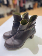 Load image into Gallery viewer, EL Natura Lista wedge booties 38