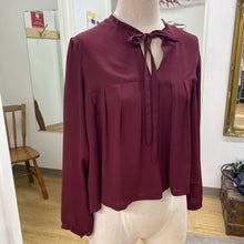 Load image into Gallery viewer, Birds of North America pleated flowy top M