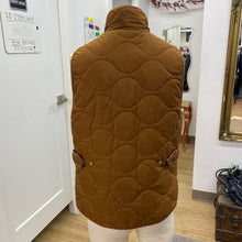 Load image into Gallery viewer, J Crew Signature Puffer vest M