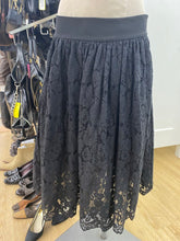 Load image into Gallery viewer, Ted Baker crinoline lined lace skirt 4(L)