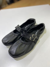 Load image into Gallery viewer, Free People leather flats 9