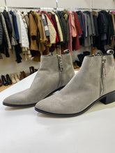 Load image into Gallery viewer, Dolce Vita suede ankle boots 8