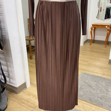 Load image into Gallery viewer, Dynamite pleated skirt S NWT