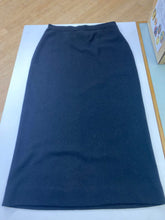 Load image into Gallery viewer, Eileen Fisher knit skirt M