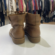 Load image into Gallery viewer, Roots pull on unlined boots 6