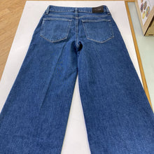 Load image into Gallery viewer, Paige Sasha jeans 26