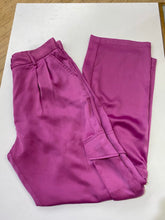 Load image into Gallery viewer, Dynamite satin cargo pants NWT 8