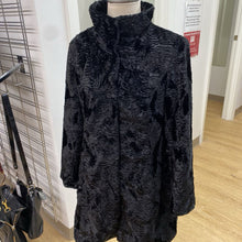Load image into Gallery viewer, White House Black Market coat M