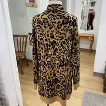 Load image into Gallery viewer, Melanie Lyne leopard print sweater S