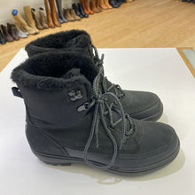 Load image into Gallery viewer, Helly Hansen winter boots 9