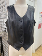 Load image into Gallery viewer, Danier leather vest M