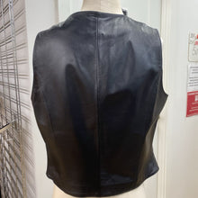 Load image into Gallery viewer, Danier leather vest M
