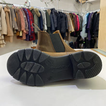 Load image into Gallery viewer, Blundstone boots 6.5