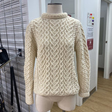 Load image into Gallery viewer, Aran Mor merino wool sweater M