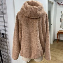 Load image into Gallery viewer, Patagonia teddy 1/2 zip pullover L