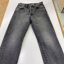 Load image into Gallery viewer, Levis wedgie jeans 24