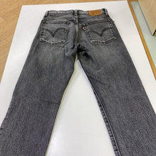 Load image into Gallery viewer, Levis wedgie jeans 24