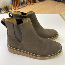 Load image into Gallery viewer, LL Bean Stonington Chelsea nubuck boots 6