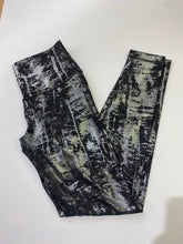 Load image into Gallery viewer, Lululemon leggings 6