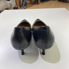 Load image into Gallery viewer, Vionic leather kitten heels 8