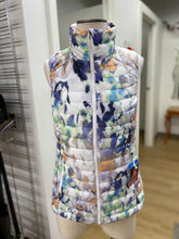 Load image into Gallery viewer, Columbia White Out vest NWT S