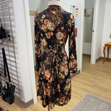Load image into Gallery viewer, Dotty floral wrap dress M