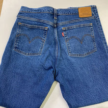 Load image into Gallery viewer, Levis wedgie jeans 31