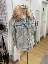 Load image into Gallery viewer, American Eagle fur lined jacket M