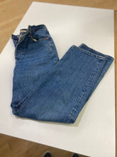 Load image into Gallery viewer, Levis ribcage straight 26