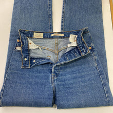 Load image into Gallery viewer, Levis ribcage straight 26