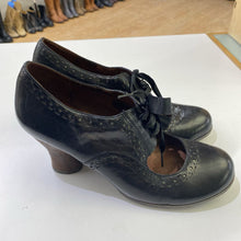 Load image into Gallery viewer, Naya laced open shoes 8.5