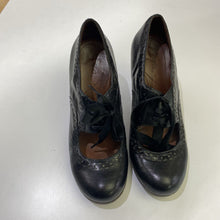 Load image into Gallery viewer, Naya laced open shoes 8.5